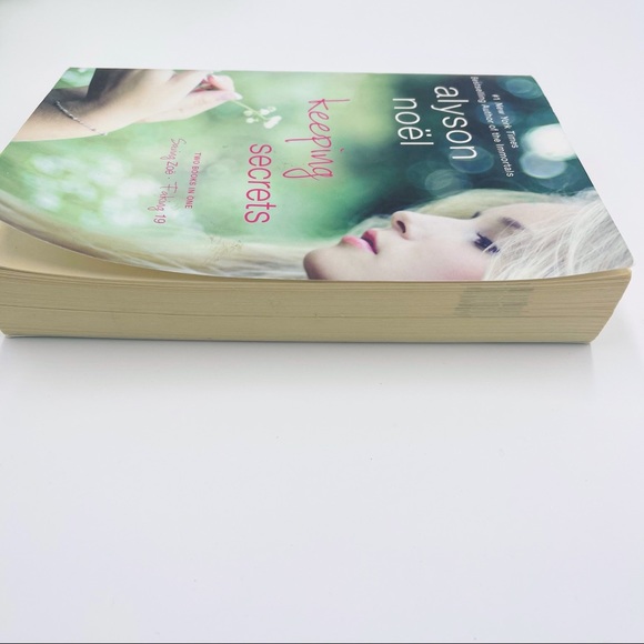 Keeping Secrets Saving Zoe & Faking 19 by Alyson Noel - Picture 5 of 9